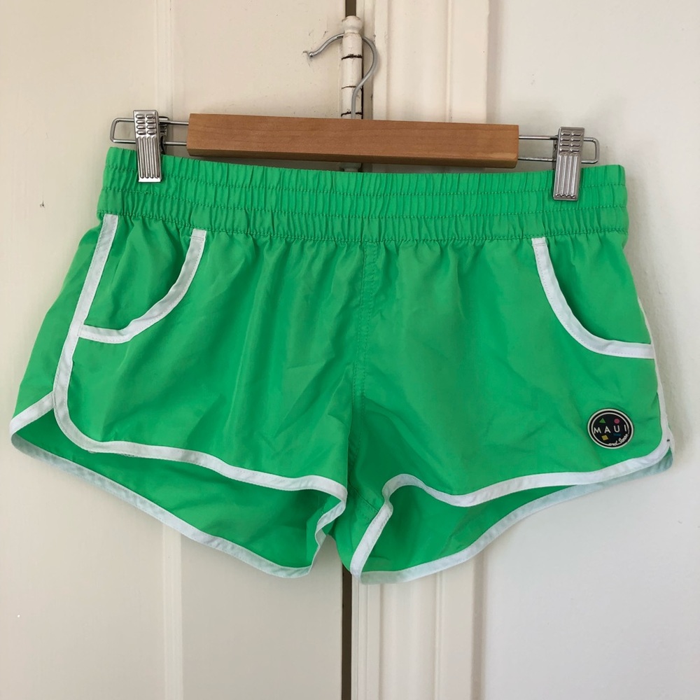 Maui green workout shorts with a back zip pocket💚